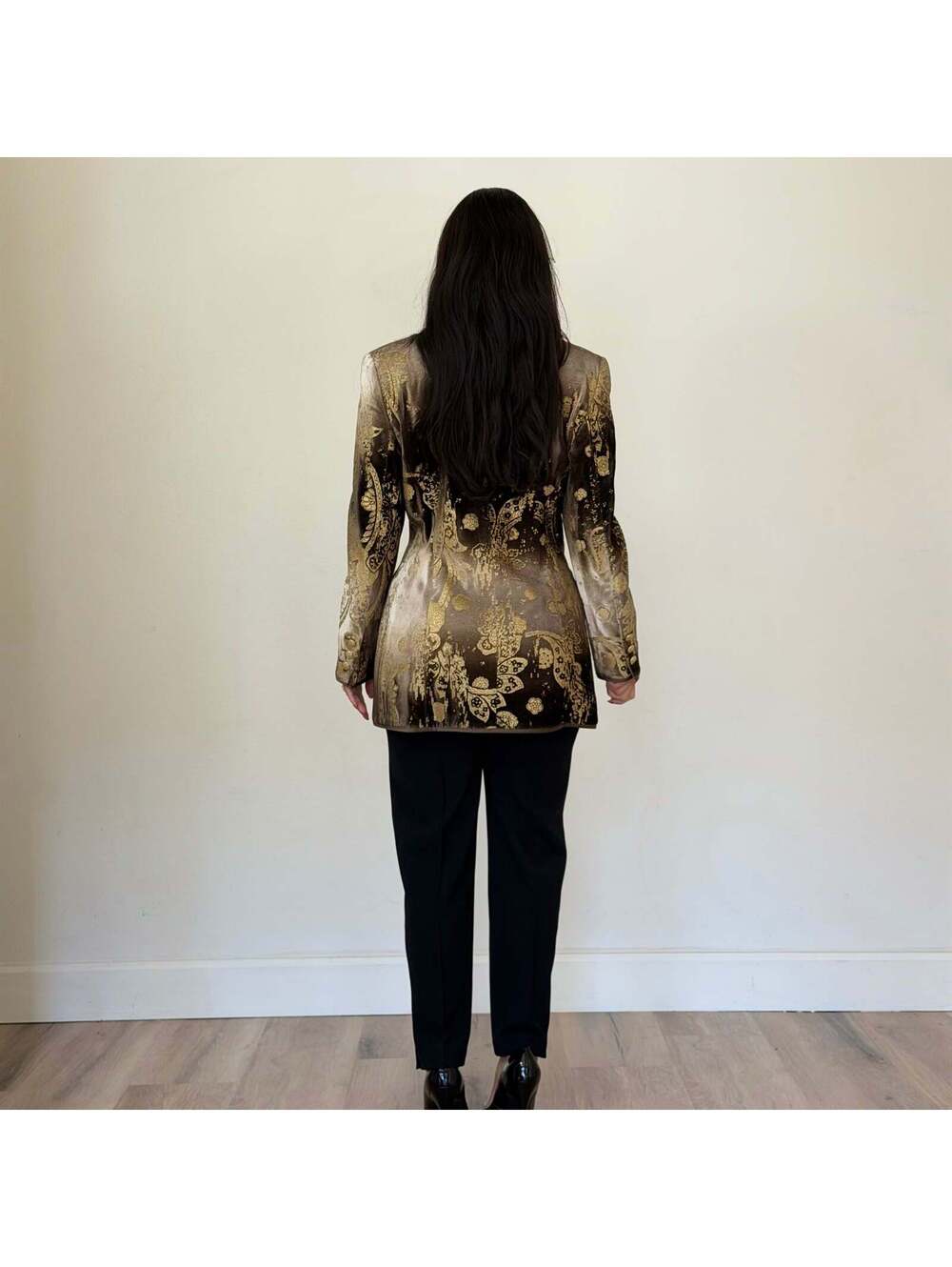 Escada - Picture 7 of 9
